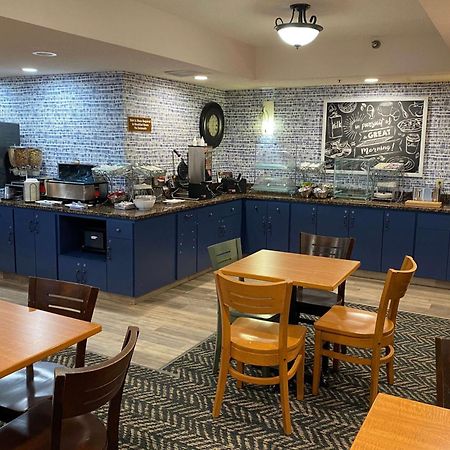 Americinn By Wyndham Chanhassen Bagian luar foto