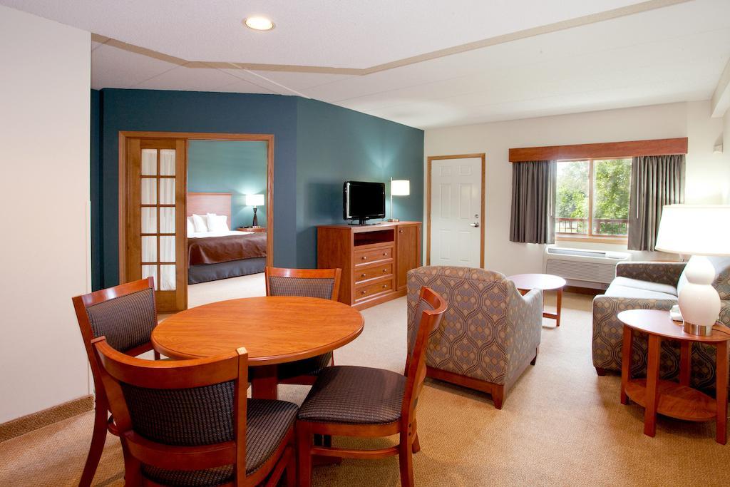 Americinn By Wyndham Chanhassen Bagian luar foto