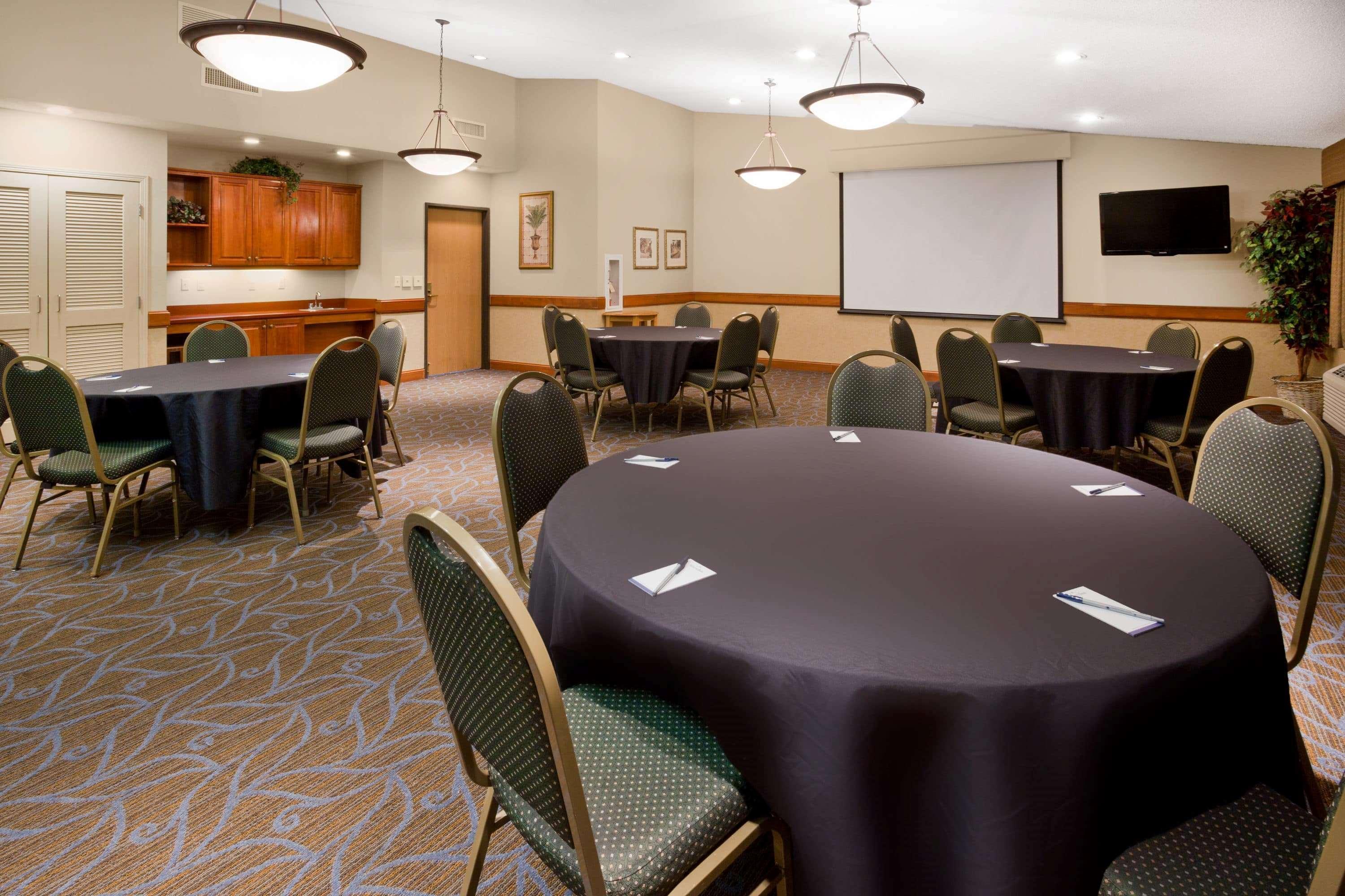 Americinn By Wyndham Chanhassen Bagian luar foto