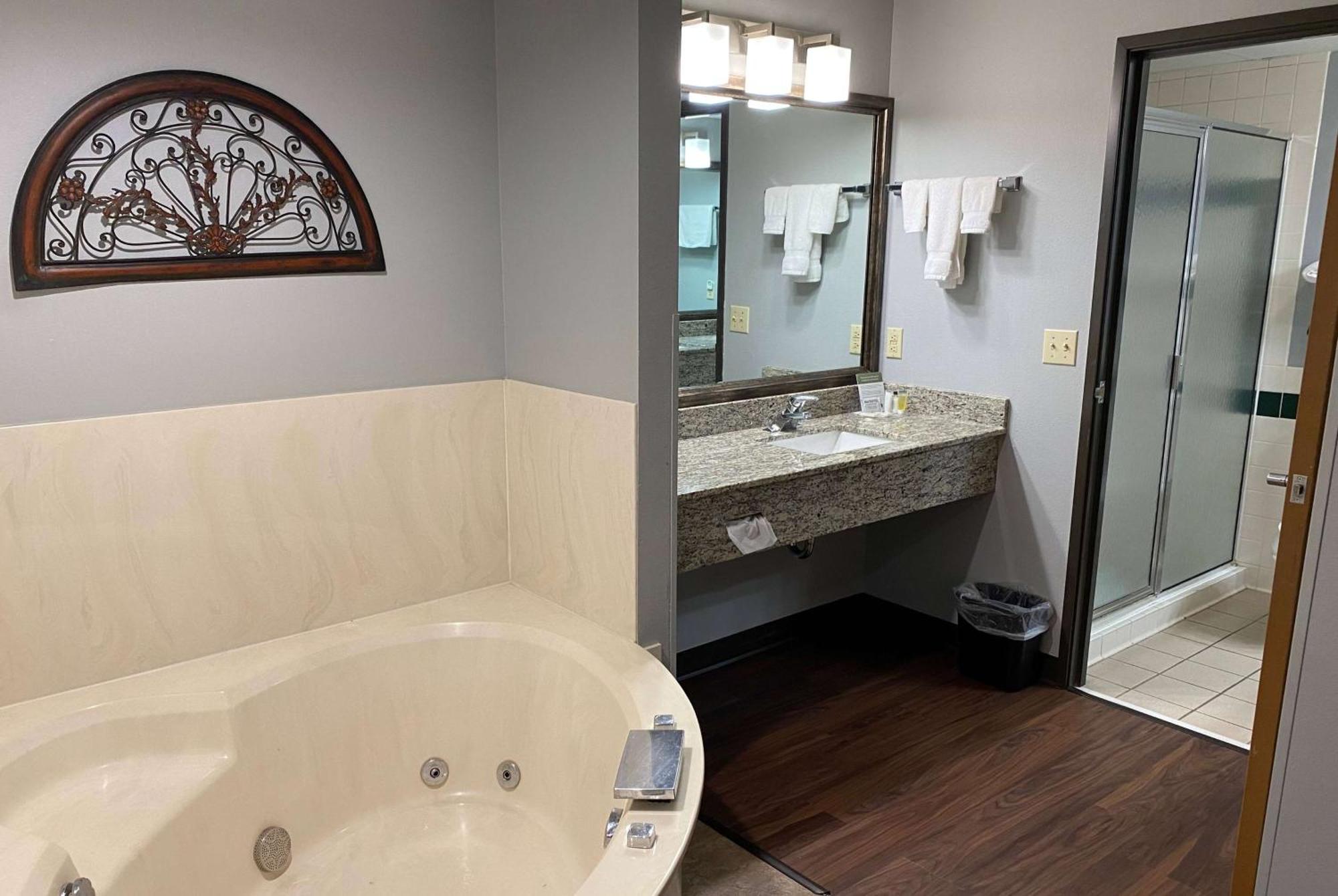 Americinn By Wyndham Chanhassen Bagian luar foto