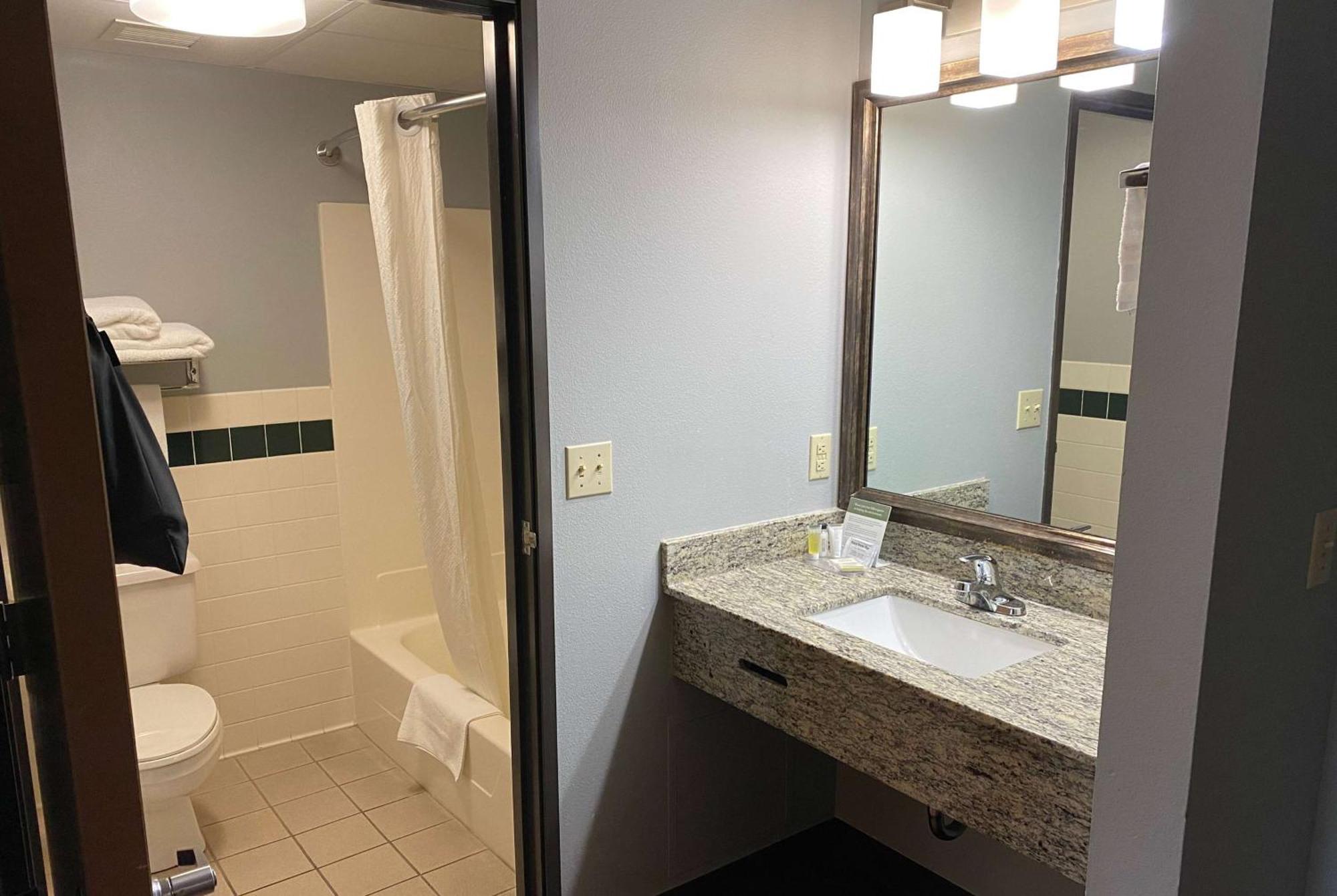 Americinn By Wyndham Chanhassen Bagian luar foto