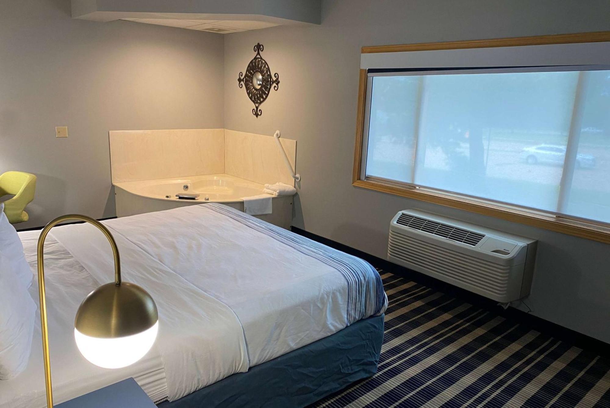 Americinn By Wyndham Chanhassen Bagian luar foto