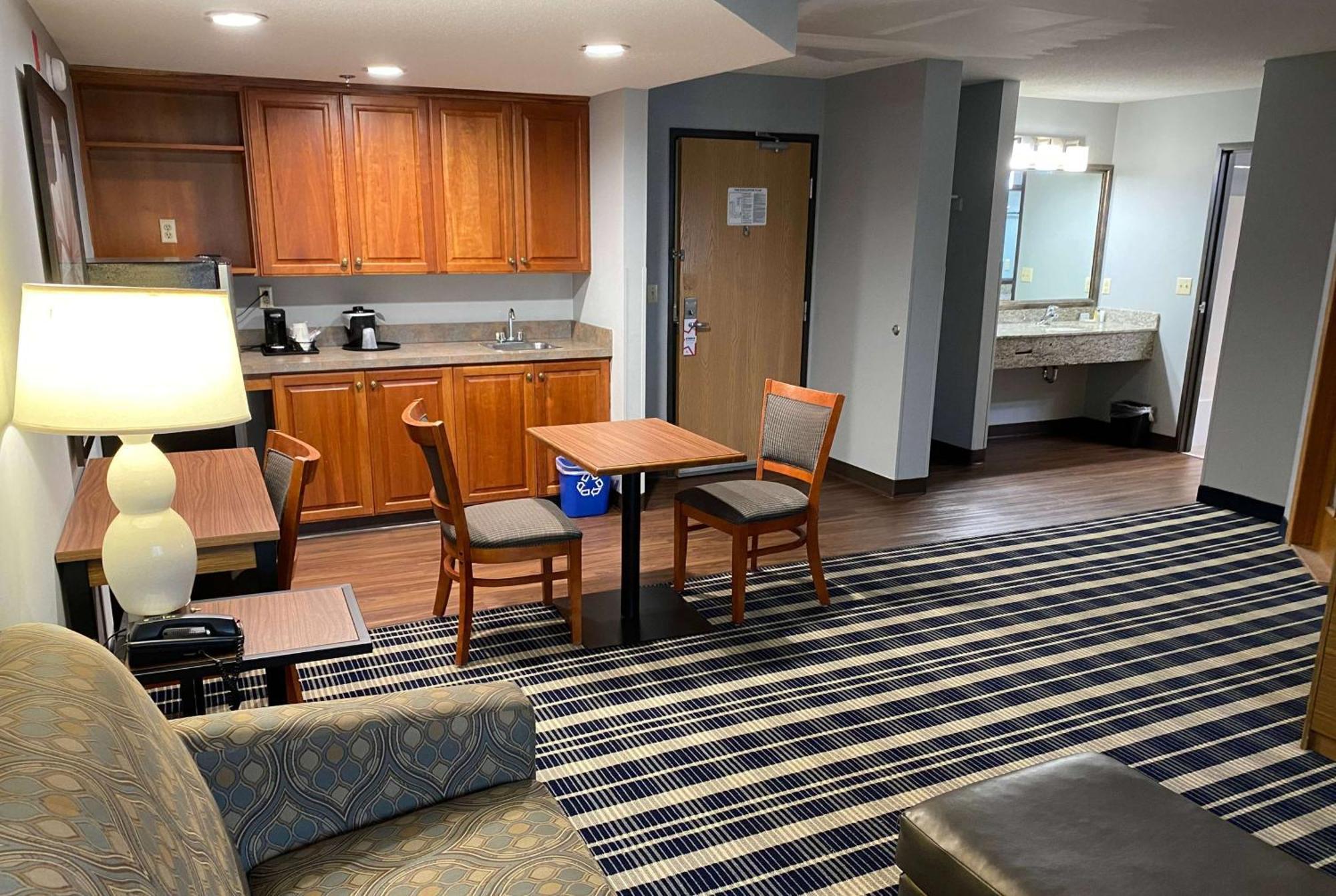 Americinn By Wyndham Chanhassen Bagian luar foto
